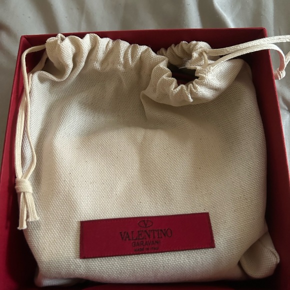 Designer Valentino Garavani Reversible (Red/ Black) Belt - Picture 5 of 7